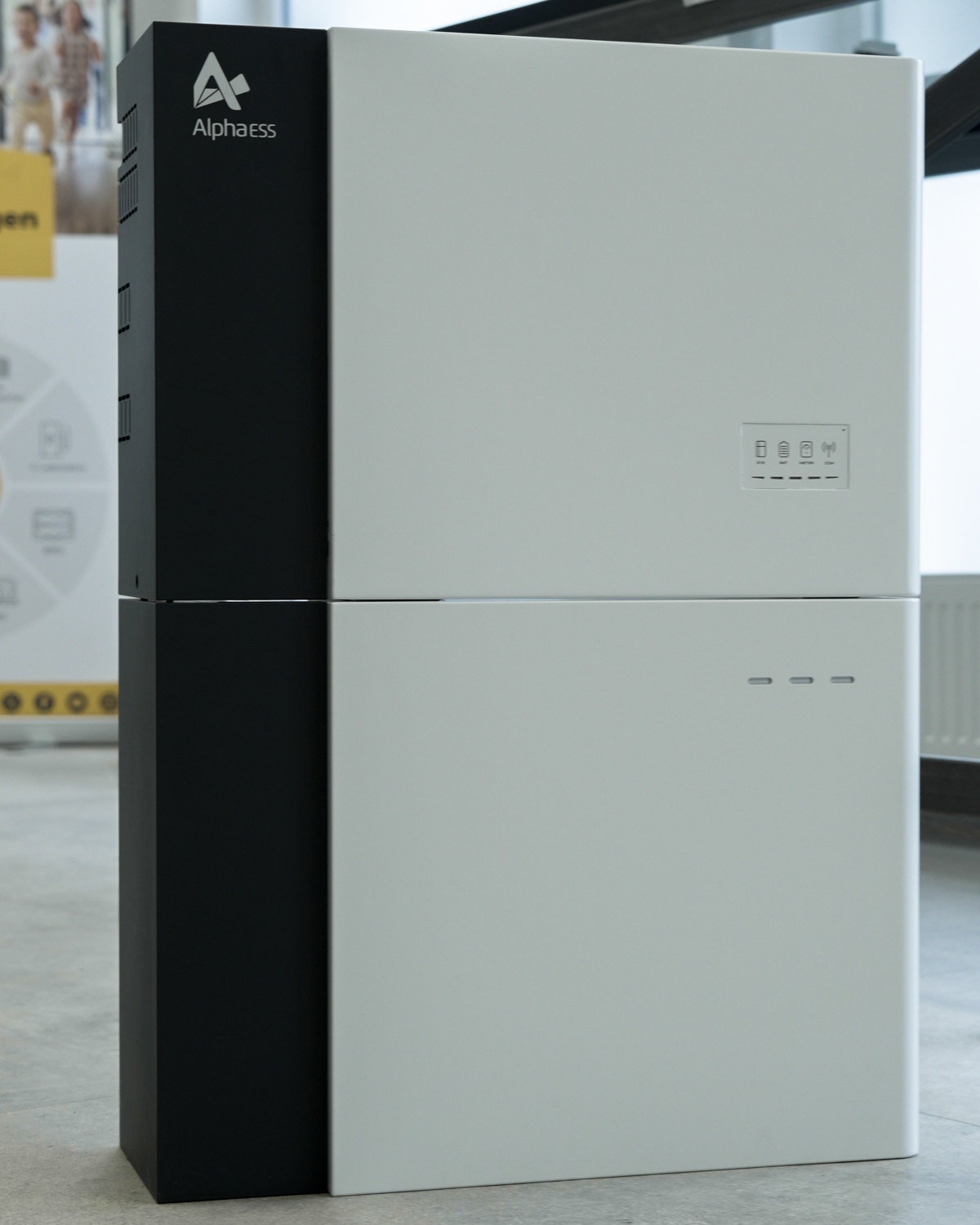 AlphaESS Batteriespeichersystem im Innenaufstellraum