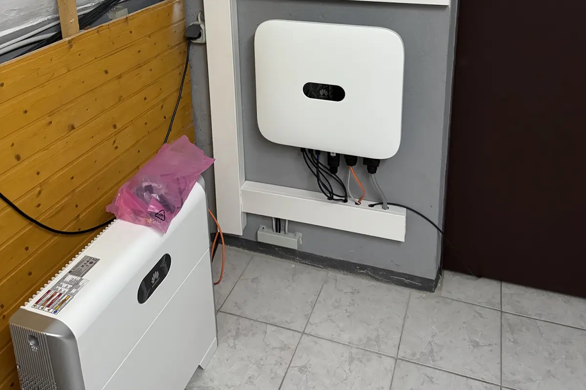 5,0 kWh Huawei Speichersystem im Technikraum