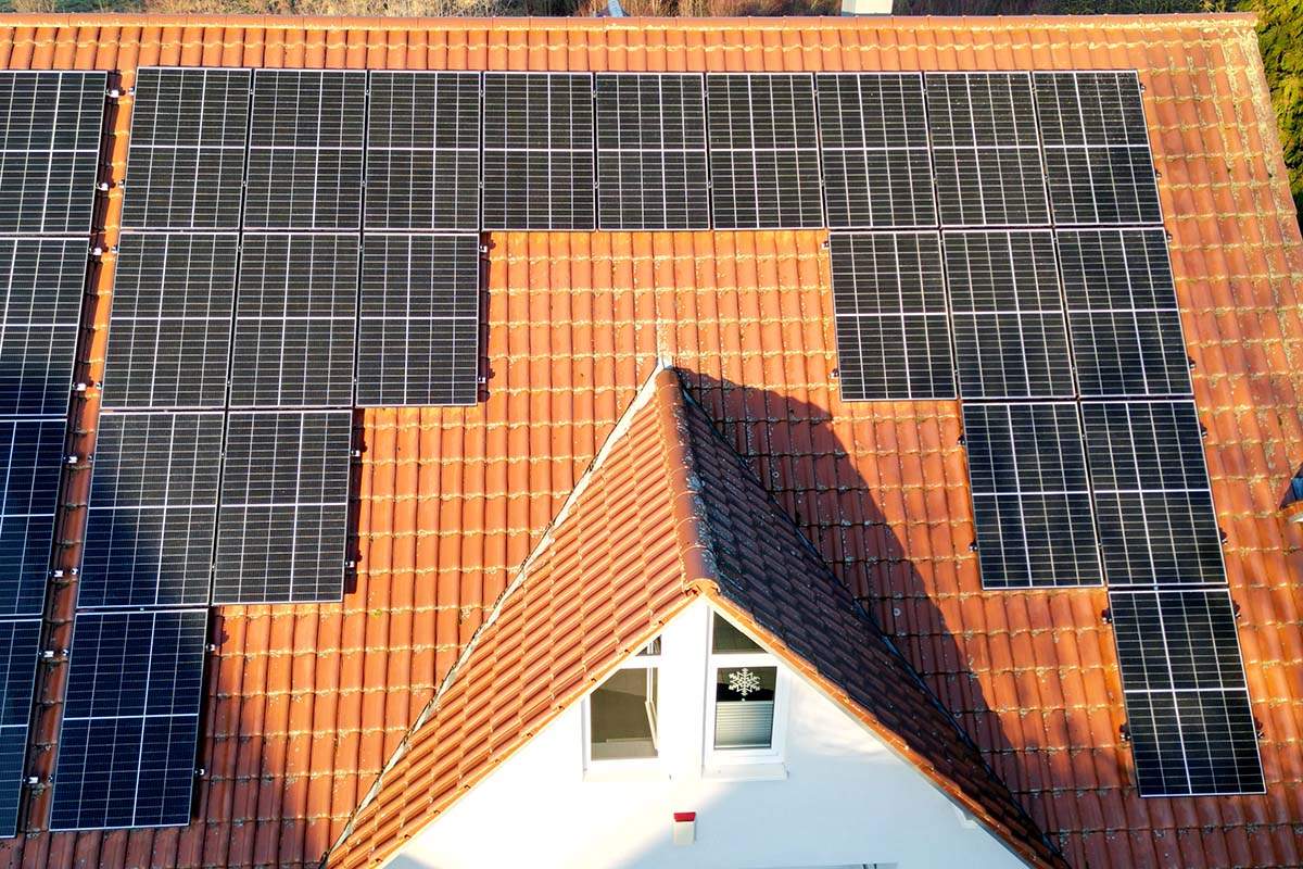 8,295 kWp Anlage mit Trina Glas/Folie 395-W-Modulen auf einem Haus mit Gaube