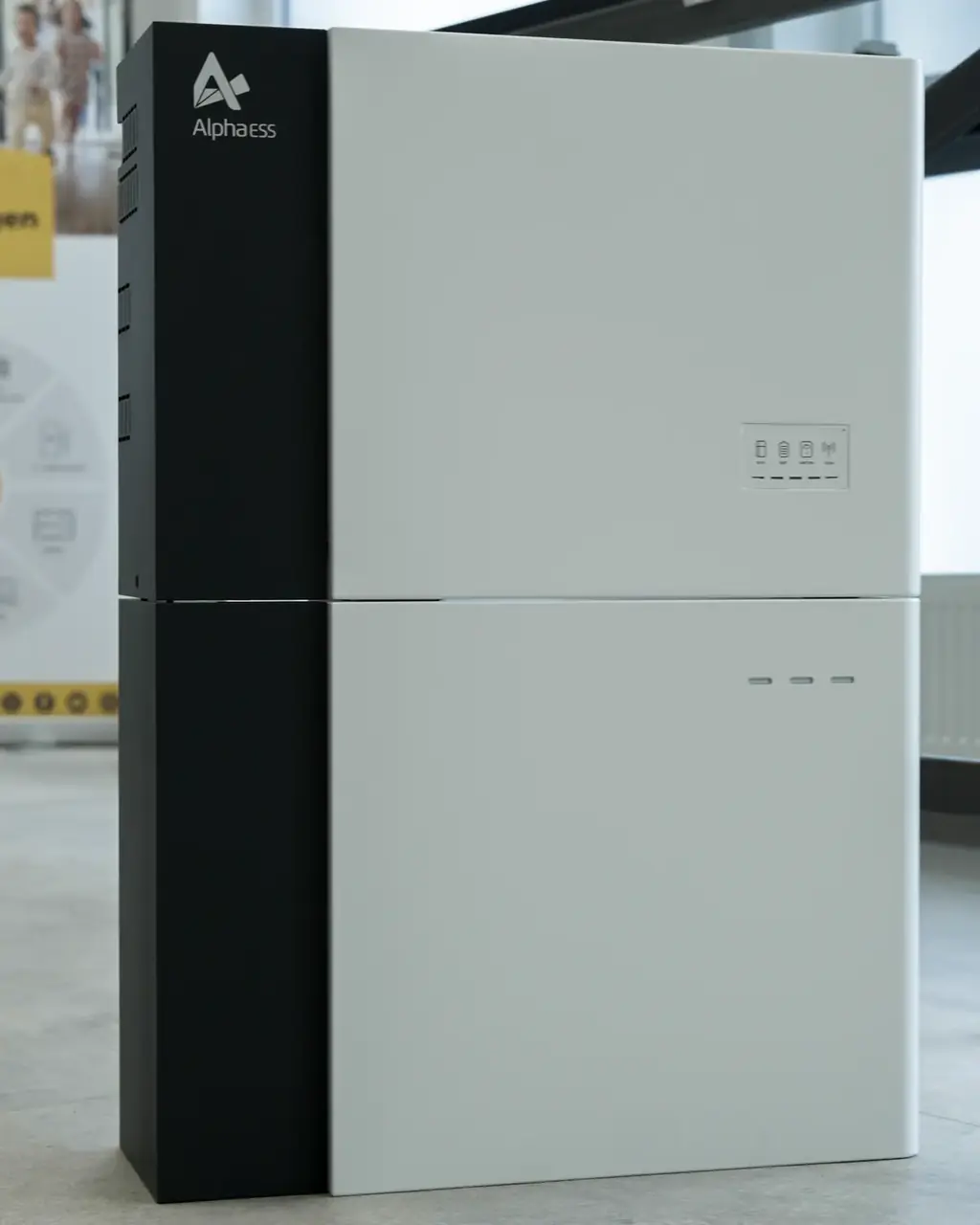 Batteriespeicher im Technikraum