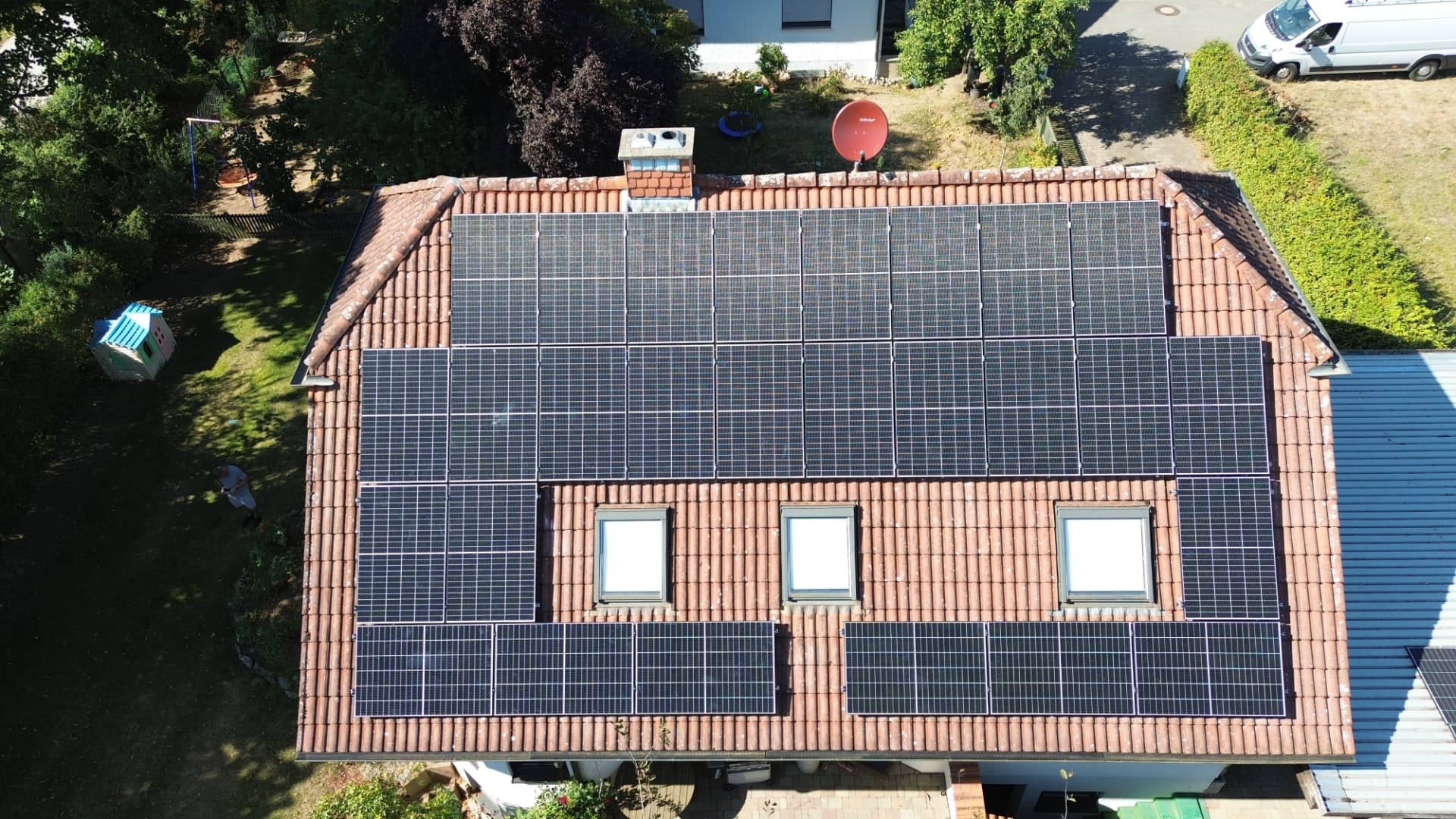 12,55 kWp Photovoltaikanlage mit Trina Glas/Glas 465-W-Modulen auf Wohnhausdach
